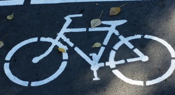 Сумчан будут приучать к велодорожкам трафаретными рисунками и знаками