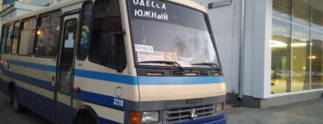 Одесские маршрутки ночуют под домами и не проходят техосмотр (ФОТО)