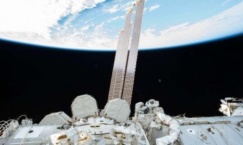 Астронавты NASA совершили успешный выход в открытый космос