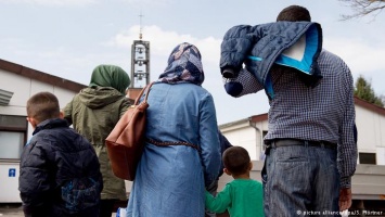 Десятки тысяч членов семей беженцев хотят попасть в ФРГ