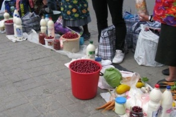 В городе Николаеве на проспекте Героев Украины гоняли стихийных торговцев солениями и овощами