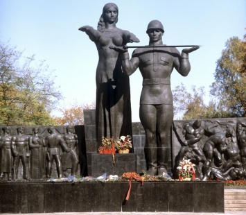 Монумент Славы во Львове предлагают не сносить, а видоизменить