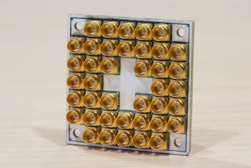 Intel представила 17-кубитный сверхпроводящий квантовый чип