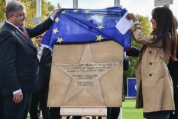 Порошенко присутствовал на открытии памятной «Звезды Небесной Сотни» в Страсбурге