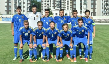 Украина U-17 вдесятером разгромила Болгарию