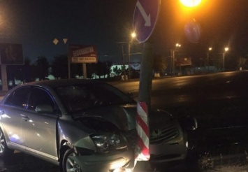 В Днепре пьяные сотрудники автомойки «одолжили» авто и попали на нем в ДТП