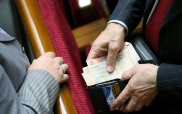 Украинцы в шоке: депутаты жалуются на маленькую зарплату и готовят закон