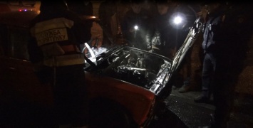 ЧП в Днепре: возле "Дафи" загорелся автомобиль
