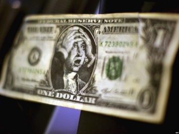 По Украине ходят фальшивые доллары: как распознать подделку