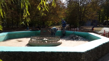 Мэр Херсона распорядился законсервировать фонтаны, водоканал пошел дальше (фотофакт)