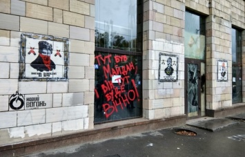 На Грушевского восстановили вызывающе уничтоженные майдановские граффити