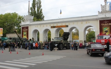 В Новой Каховке прошла выставка военной и пожарной техники