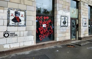 Автор уничтоженных граффити на Грушевского назвал их восстановлением - вандализмом