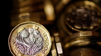 В Британии убрали из обращения старую монету фунта стерлингов