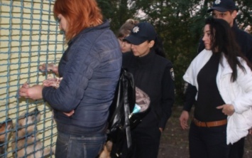 В Днепре патрульные приняли участие в спасении щенков