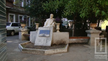 В Одессе установили обновленный памятник Костанди
