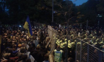 Главное за ночь: митинг дома у Порошенко и предвестник апокалипсиса