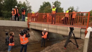 В Нидерландах напечатали мост для велосипедистов, способный выдерживать 40 грузовиков