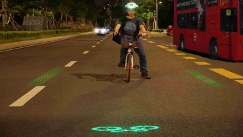 Представлен велосипедный шлем с лазерным маяком
