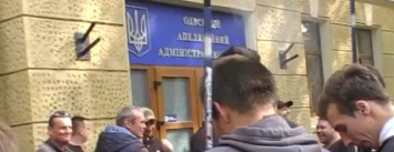 В Одессе титушки Труханова пришли надавить на суд по "Зонингу" (ВИДЕО)