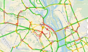 Пробки в Киеве достигли 9 баллов, серьезно затруднив движение по дорогам столицы
