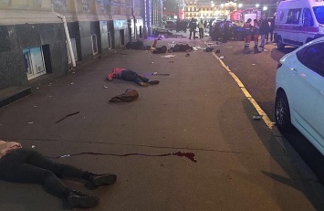 В Харькове «Лексус» врезался в толпу пешеходов на тротуаре: Многочисленные жертвы