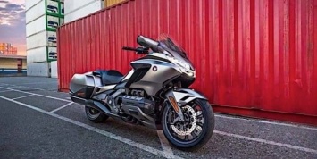 Появились новые фото мотоцикла Honda GoldWing 2018