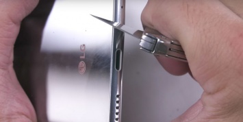 Смартфон LG V30 жгли, гнули и царапали