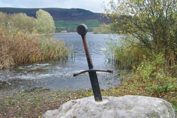 В Уэльсе украли замурованный в камне меч короля Артура