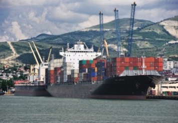 Новороссийский порт начнет принимать в два раза большие контейнеровозы в 2018 году