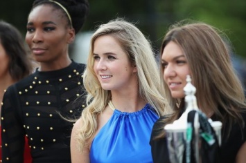 Свитолина в роскошном платье с высоким разрезом на Итоговом турнире WTA