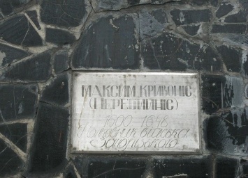 В Бердянске памятник Дзержинскому переделали в казака