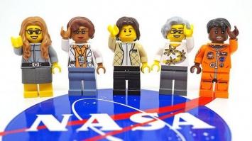 В космос летают не только мужчины: Lego создала фигурки женщин из NASA