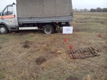 Вблизи села на Николаевщине спасатели обнаружили и уничтожили 64 снаряда