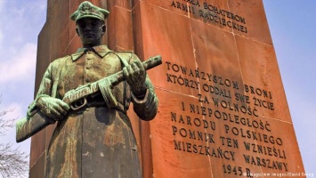 В Польше вступил в силу закон о сносе советских памятников