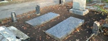 В Краматорске задержаны двое вандалов, которые демонтировали ограждения на кладбище