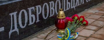 В Киеве появился памятник добровольцам АТО (ФОТО)