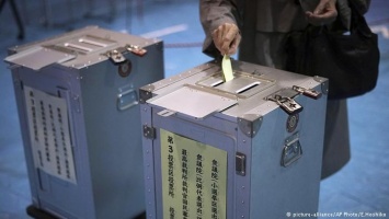На выборах в парламент Японии побеждает правящая партия