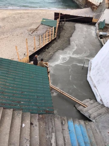 Часть пляжа в Одессе залили бетоном: говорят, для ремонта