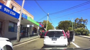 Водитель-скандалист попал под свою машину (видео)