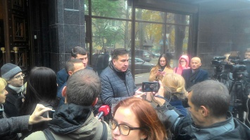 Саакашвили под окнами Луценко: «Юра, хватит страдать х...ней»