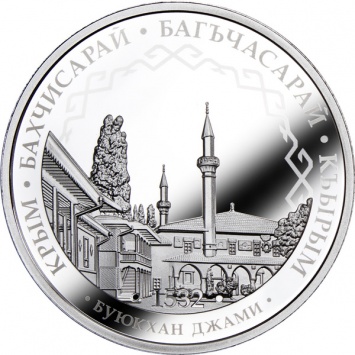 Крымскому Муфтияту подарили памятные монеты из драгоценных металлов с изображением мусульманских святынь Крыма (ФОТО)