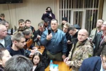 Суд над Кохановским: активисты укрепляют баррикады в зале суда