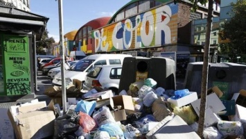 Туристы в Мадриде могут столкнуться с огромными кучами мусора