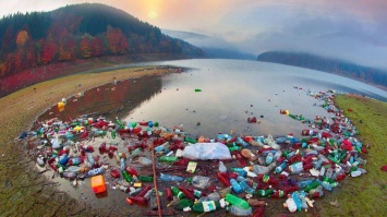 Золотая осень в Карпатах: как мусор "украшает" горы (фото)