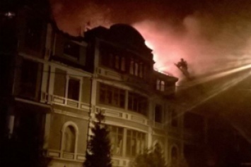 Люди чуть не сгорели заживо: в Киеве в скандальном общежитии для переселенцев вспыхнул пожар