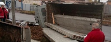 ДТП в Кировоградской области: перевернулся грузовик с бетонными плитами. ФОТО, ВИДЕО