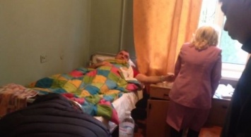 "Лучше бы ты умер тогда, чтобы такого позора не было", - жена запорожского чиновника при виде СБУ