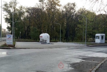Возле Одесского аэропорта установили незаконную газовую заправку