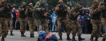 Боевики "ЛНР" показали, что умеют, перед честным народом на ярмарке в Луганске (Фото)